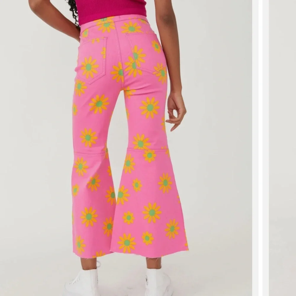 *NEW* FREE PEOPLE QUAKE FLORAL PRINTED CROP FLARE - Picture 2 of 9